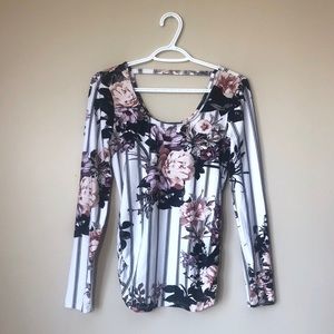 3/$15 🎉 Floral Long Sleeve
